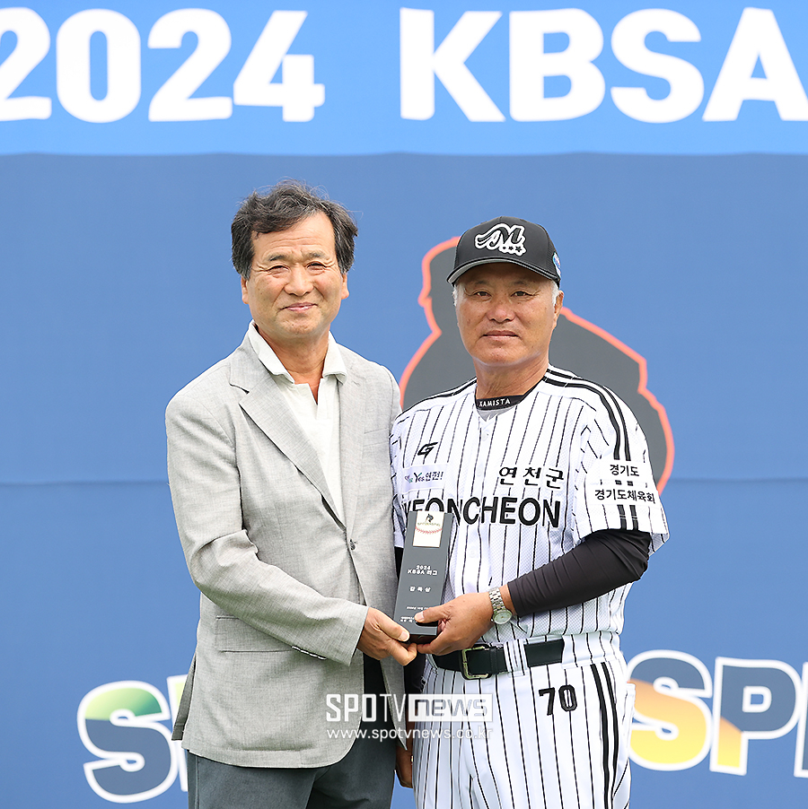 ▲ 연천 미라클 김인식 감독 김재철 경기도야구소프트볼협회 회장 ⓒ곽혜미