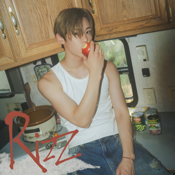 윤서빈, '리즈' 미모로 10개월 만에 컴백…'리즈' 공개