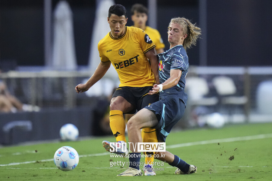 "재키 찬" 황희찬 인종차별, FIFA가 나섰다…'10경기 출전 정지' 중징계