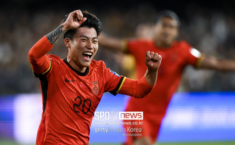 [속보] 충격! 중국, 호주에 선제골 "14억 환호 폭발→와르르 무너진 캥거루→그러나..."