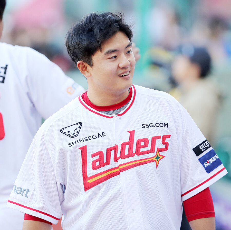 ▲ 올해 정규시즌을 6위로 마친 SSG는 빠르게 선수단 정리에 나섰고 지난 5일 강진성을 비롯해 총 10명의 선수에게 방출을 통보했다. ⓒSSG 랜더스