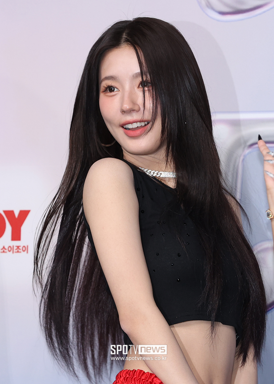 LG 준플레이오프 5차전 시구에 (여자)아이들 미연, 애국가는 뮤지컬배우 이아름솔