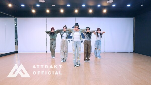 피프티 피프티, ‘그래비티’ 댄스영상 공개…노래만큼이나 완벽한 춤 실력