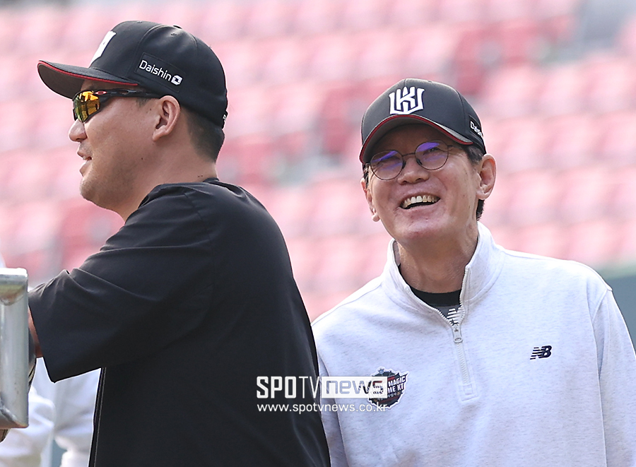 ▲ kt 위즈 장성우(왼쪽)와 이강철 감독 ⓒ곽혜미 기자