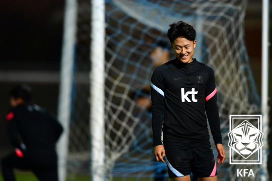 ▲ 대한축구협회는 12일 보도자료를 통해 "황희찬은 좌측 발목, 엄지성은 좌측 무릎 부상으로 인해 이라크전 출전이 불가능하다는 진단을 받았다"며 "두 선수는 대표팀 소집에서 해제되고, 이승우와 문선민이 대체 발탁되어 12일 회복 훈련부터 대표팀에 합류할 예정이다"라고 밝혔다. 이승우는 그동안 유럽 리그에서 활약한 후 K리그로 복귀한 이승우는 국내 무대에서도 꾸준한 기량을 선보였지만, 치열한 대표팀 내 2선 경쟁으로 인해 국가대표팀과의 인연을 이어가지는 못했다. 파울루 벤투 감독 체제였던 2019년 6월 이후 무려 5년 4개월 만에 국가대표팀에 소집되었다 ⓒ연합뉴스