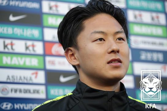 ▲ 대한축구협회는 12일 보도자료를 통해 "황희찬은 좌측 발목, 엄지성은 좌측 무릎 부상으로 인해 이라크전 출전이 불가능하다는 진단을 받았다"며 "두 선수는 대표팀 소집에서 해제되고, 이승우와 문선민이 대체 발탁되어 12일 회복 훈련부터 대표팀에 합류할 예정이다"라고 밝혔다. 이승우는 그동안 유럽 리그에서 활약한 후 K리그로 복귀한 이승우는 국내 무대에서도 꾸준한 기량을 선보였지만, 치열한 대표팀 내 2선 경쟁으로 인해 국가대표팀과의 인연을 이어가지는 못했다. 파울루 벤투 감독 체제였던 2019년 6월 이후 무려 5년 4개월 만에 국가대표팀에 소집되었다 ⓒ연합뉴스