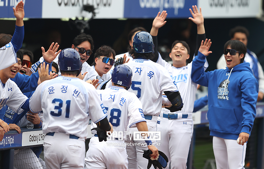 대구 분위기 미쳤다! 삼성 2015년 KS 이후 첫 가을야구 승리…구자욱→김영웅→디아즈 쾅쾅쾅, LG에 10-4 완승