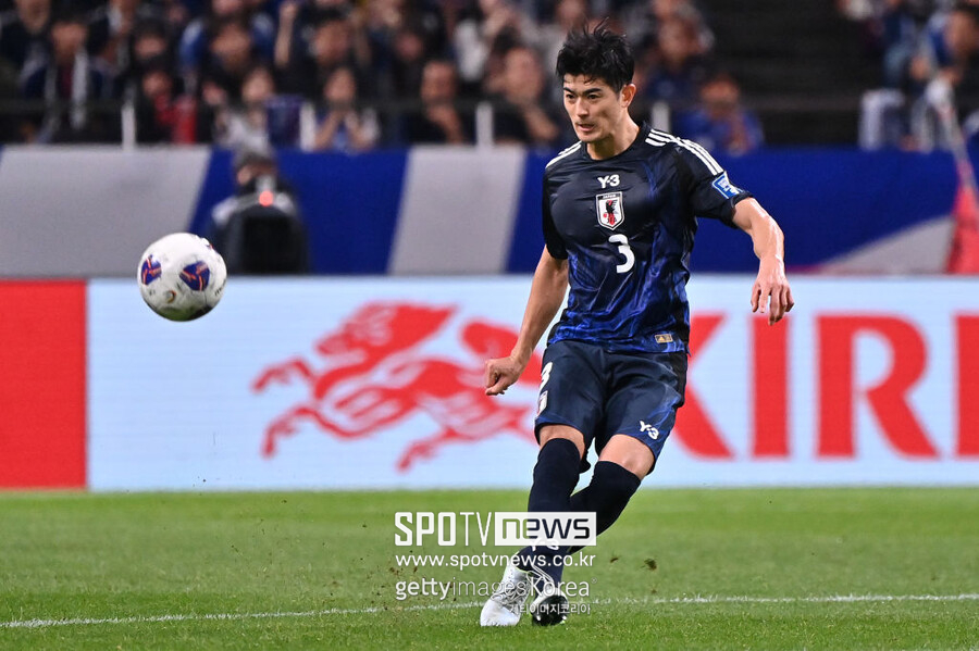 ▲ FIFA 랭킹 16위 일본은 15일 일본 사이타마현 사이타마 스타디움 2002에서 열린 2026 북중미 월드컵 아시아지역 3차 예선 C조 4차전에서 FIFA 랭킹 25위 호주와 홈경기에서 1-1로 비겼다. 무승부를 기록한 일본은 이날까지 4경기 무패 행진을 이어 갔다. 일본은 지난 경기까지 무실점에 14득점을 올리면서 압도적인 전력을 선보인 바 있다. 일본은 호주 상대로 10경기 무패 행진을 이어 가게 됐다. 일본은 2009년 호주에 패배한 이후 이날 경기까지 10경기 동안 6승 4무를 기록했다. 