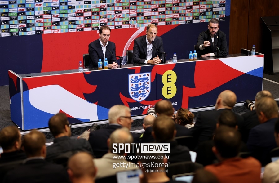 ▲ 토마스 투헬이 잉글랜드 축구 대표팀 새 사령탑이 됐다. 투헬은 지난 시즌 바이에른 뮌헨 감독으로 있으면서 김민재와 한솥밥을 먹었다. 지난 시즌 뮌헨은 무관에 그쳤고, 투헬과 결별을 택했다. 독일 출신의 투헬은 잉글랜드 축구 대표팀 역사상 세 번째 외국인 감독이 됐다. 잉글랜드축구협회는 무엇보다 우승에 초점을 뒀다. 만년 우승후보인 잉글랜드는 항상 정상에 조금씩 모자랐다. 최근 월드컵, 유로 대회에서 상위권에 이름을 올렸으나 우승은 못했다. 투헬을 데려온 건 그의 화려한 우승 이력 때문이다. PSG(파리 생제르맹), 첼시 등 빅클럽을 거친 투헬은 '우승 청부사'로 불린다.