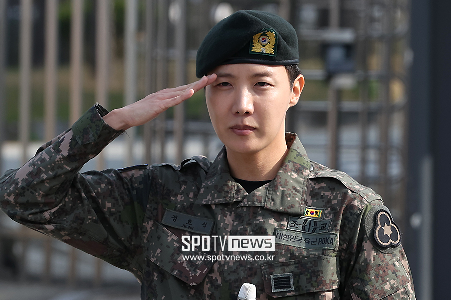 방탄소년단 제이홉 "건강히 잘 전역, 이 뜨거운 감정 뭐라고 표현해야 할지"