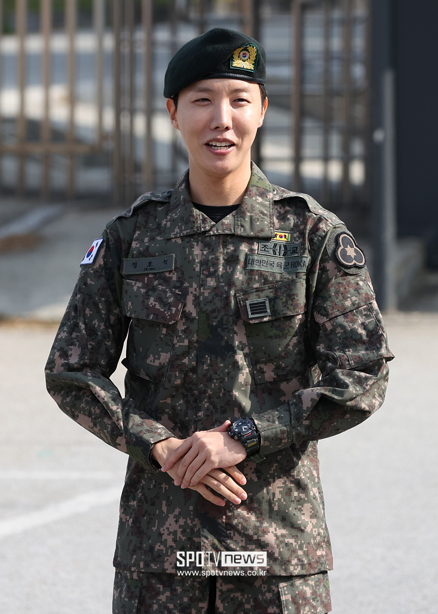 '전역' BTS 제이홉 "인생 제3장 시작…아미들 꽃길 걷게 해주겠다"