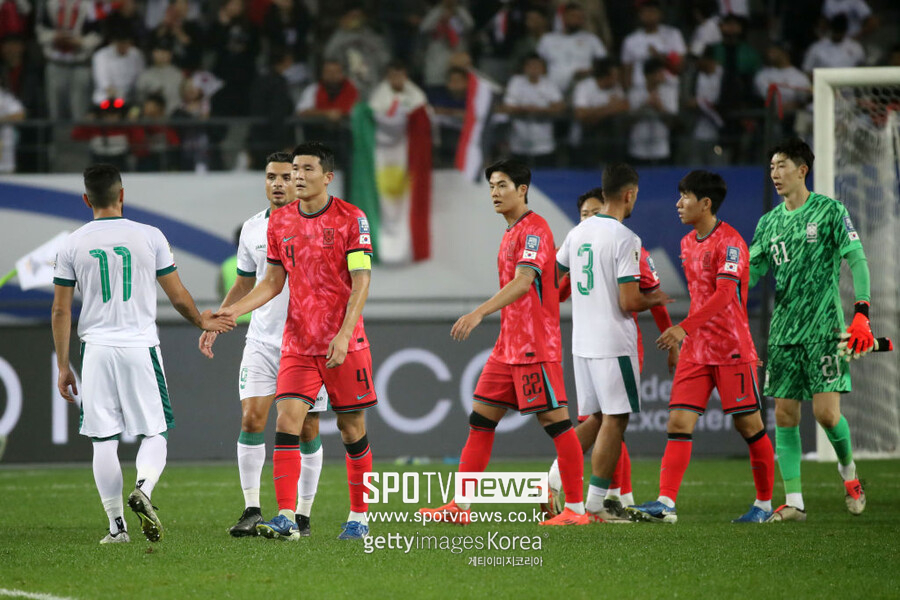 ▲ 자연스레 한국은 새로운 주장을 찾아야 했고, 그 결과 김민재에게 임시 주장 완장을 맡겼다. 그리고 김민재는 요르단전과 이라크전에서 준수한 리더십을 선보이며 2연승을 이끌었다.