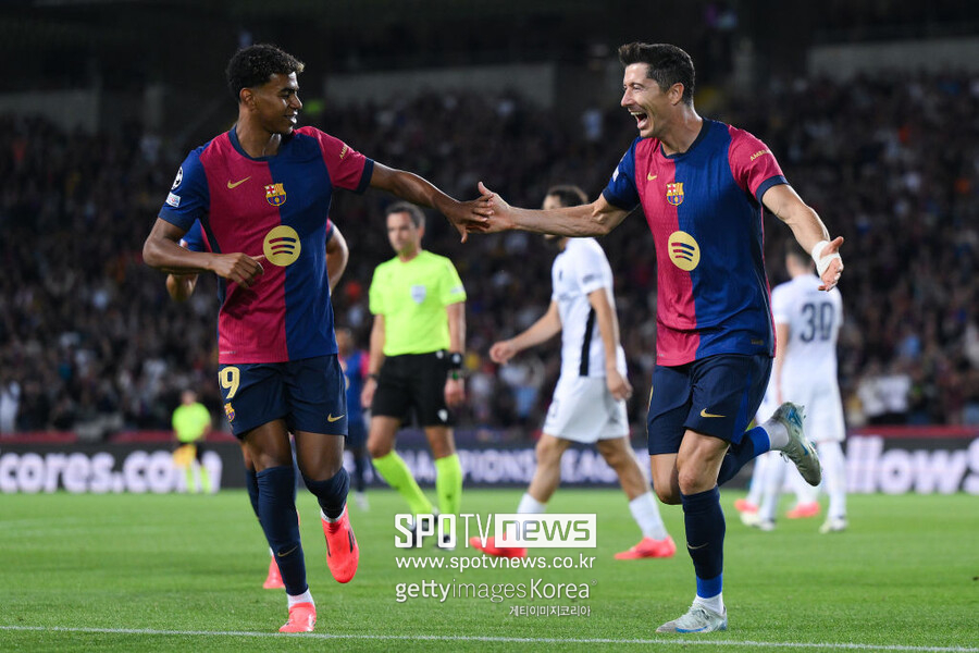 ▲ 스포츠 매체 'ESPN'은 17일(한국시간) "바르셀로나의 후안 라포르타 회장은 야말에 대한 2억 5,000만 유로(약 3,720억 원) 제안을 거절했다"라고 보도했다. 이어 "라포르타 회장은 누가 야말과 계약하기를 원했는지 밝히지 않았다. 그러나 여러 보도에 따르면 파리 생제르맹이 킬리안 음바페(레알 마드리드) 후임으로 야말을 원했다"라고 덧붙였다. 라포르타 회장은 "우리는 최고의 선수이자 여기에 머무르길 원하는 선수와 함께하고 싶다"라고 전했다.
