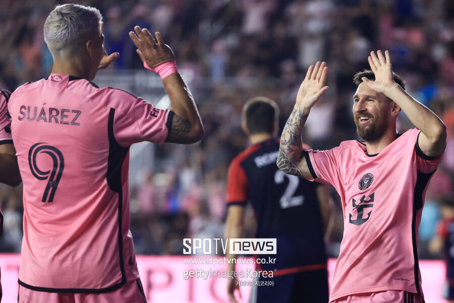 ▲ 메시가 MLS도 정복했다. 인터 마이애미는 메시가 입단하기 전만 해도 MLS 최하위였다. 메시가 합류하고 벌써 두 번째 우승을 차지했다. 메시는 지난해 북중미 리그스컵에서 7경기 10골 1도움의 맹활약으로 리그스컵 우승을 안겼다. 득점왕, MVP까지 석권한 메시는 이어진 US 오픈컵과 MLS에서 골을 이어가며 미국 생활을 순탄하게 시작했다. 첫 시즌에 인터 마이애미 최고 선수(MVP)에 선정됐던 메시가 2년차에 바로 정규리그 우승까지 안기는 기염을 토했다.