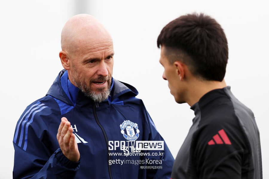 ▲ 경질설을 딛고 브렌트포드를 2-1로 잡아 내며 한숨돌리는 듯했지만, 에릭 텐 하흐 맨체스터 유나이티드 감독 입지는 여전히 안정적이지 않다. 맨체스터 유나이티드는 최근 FC 바르셀로나 전 감독 차비 에르난데스와 두 차례 접촉한 것으로 알려졌다. 향후 행보에 따라 텐 하흐 감독을 경질할 수 있다는 분위기가 감지된다.
