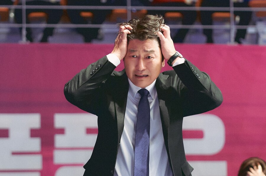 송강호, 백전백패 배구감독 된다…영화 '1승'으로 12월 스크린 컴백