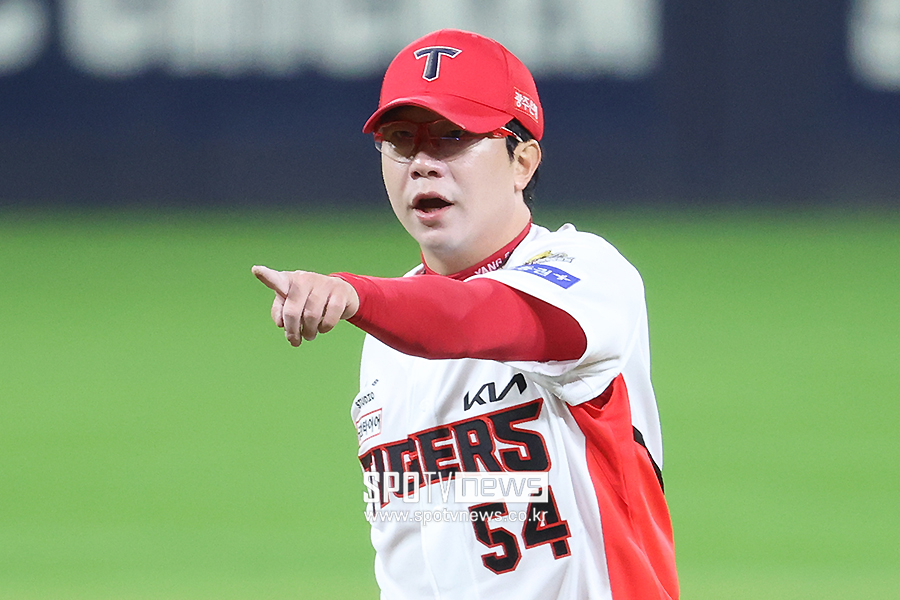 7년 전 KS 2차전 완봉승→ 또 2차전 관록투… ‘5⅓이닝 2실점’ 양현종, 펀치 그렇게 맞아도 넘어지지 않았다