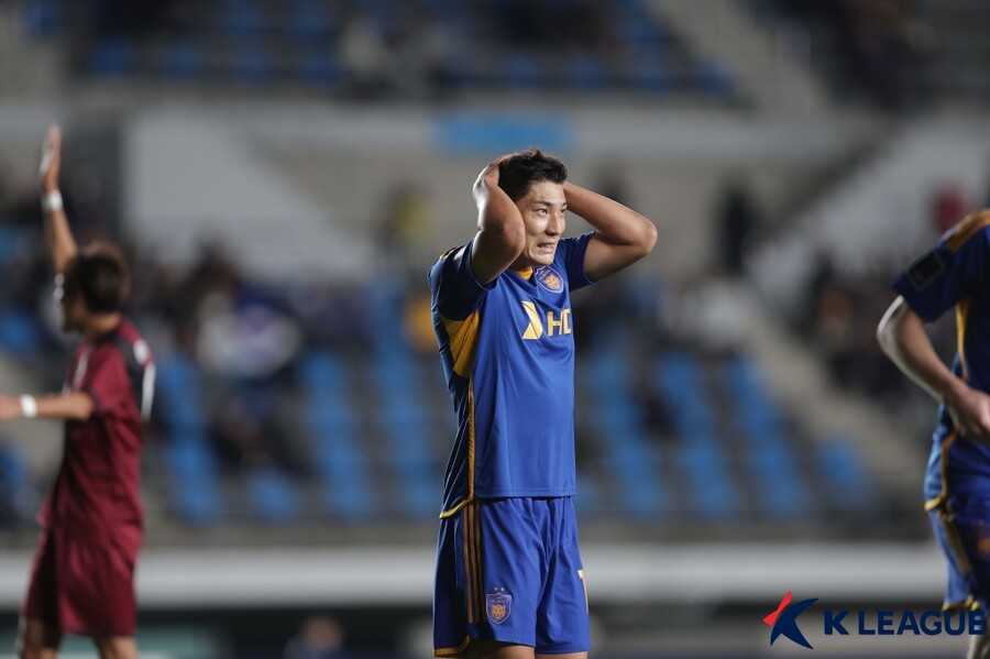 [ACL REVIEW] 안 풀리는 현대가 두 팀! 울산, 홈에서 빗셀 고베에 0-2 패배...ACLE2 3연패 '수렁'→전북도 슬랑오르에 1-2 패배(종합)