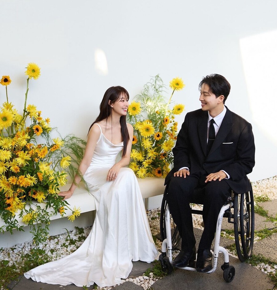 박위♥송지은, 동생 축사 논란에 일부 삭제…"보호사 취급" vs "제3자가 오지랖"[이슈S]