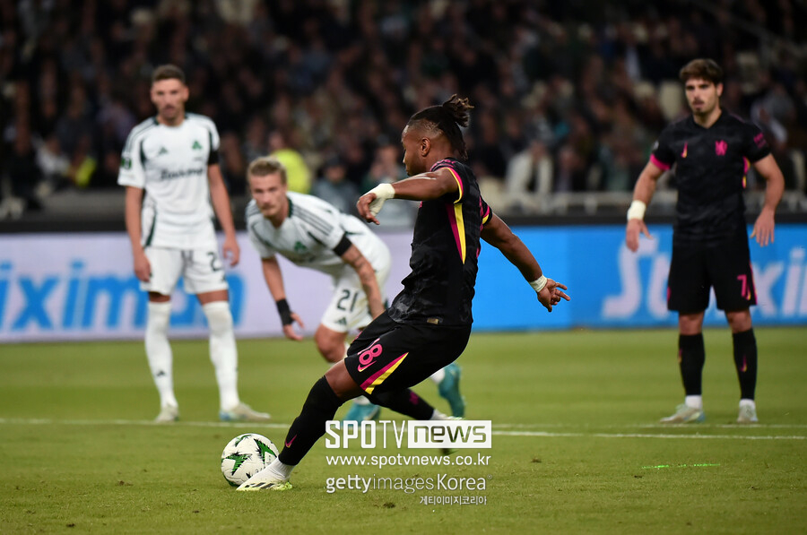 [UECL REVIEW] '레이저 공격 안 통해' 첼시, 파나티나이코스 4-1 완파…전체 1위 점프