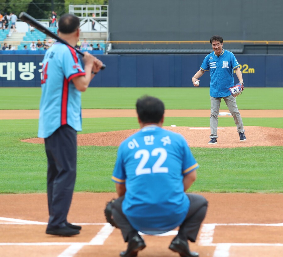 ‘삼성 레전드’ 김시진-이만수-장효조 손자 KS 3차전 빛낸다…테너 김우경 애국가