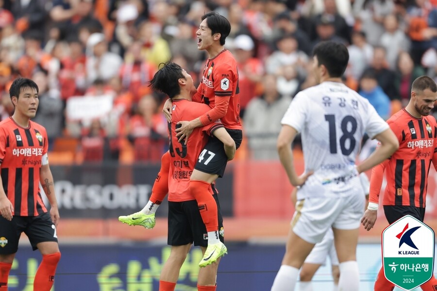 '18살' 양민혁 11호골, 강원 역전 우승 노린다…3위 김천에 1-0 승리 → 1위 울산 1점차 추격