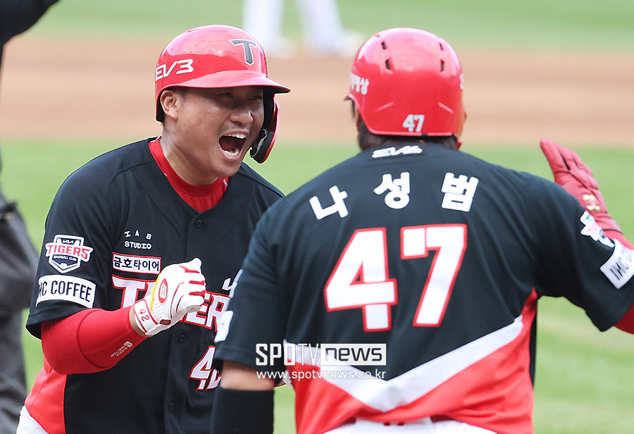 '광주서 샴페인 터뜨린다‘ KIA 김태군 만루포 쾅! KS4 삼성 초전박살…시리즈 전적 3승 1패