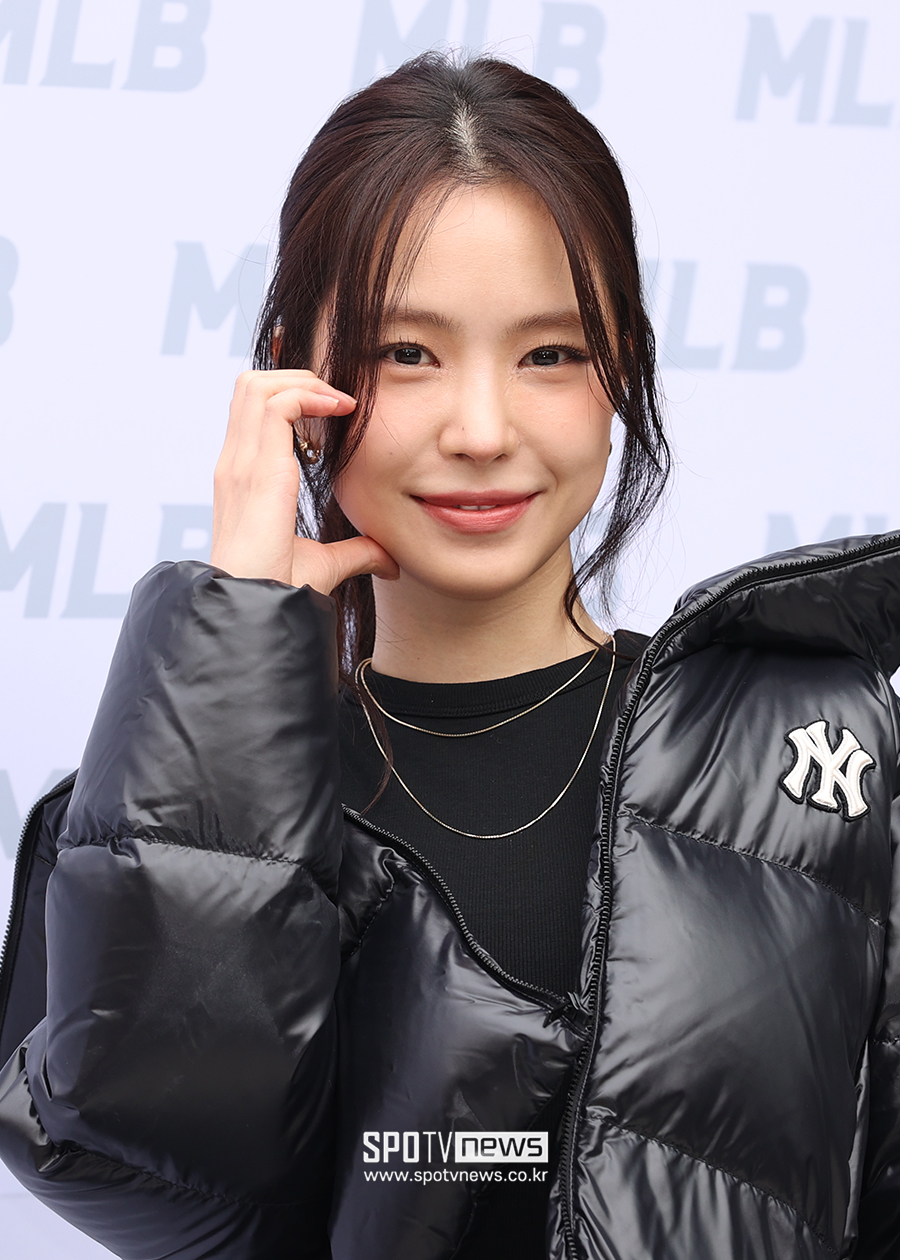 [포토S] 손나은, 깜찍 볼하트