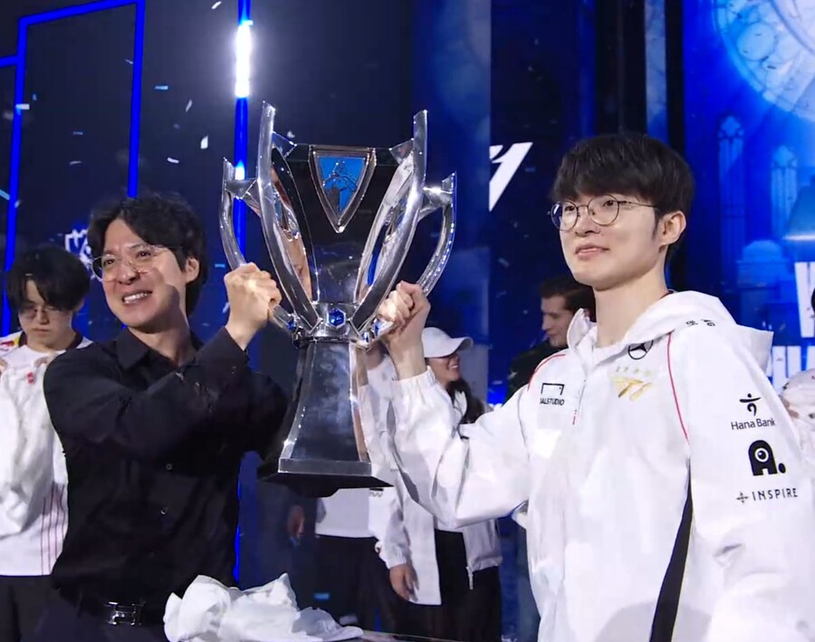 압도적 GOAT 페이커 미친 ‘매드무비’…벼랑 끝에서 세계정복, T1 ‘중국 챔피언’ BLG 꺾고 ‘통산 5회 우승’