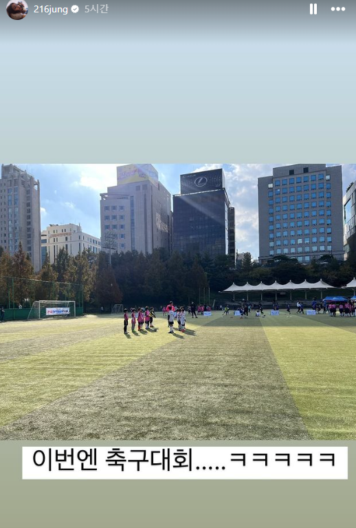 '♥이병헌' 이민정, 훌쩍 자란 9세 아들 축구 대회 관람