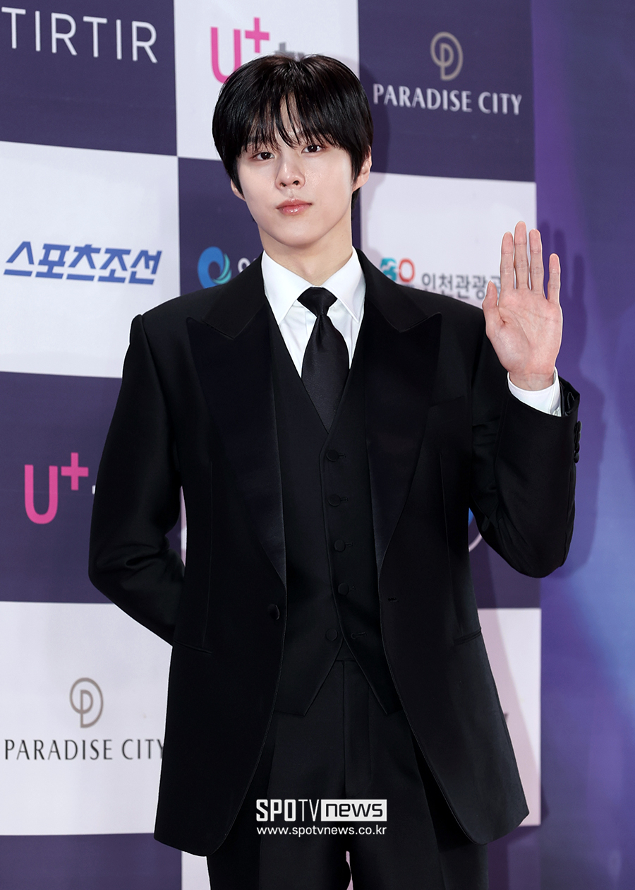 김우석, 오늘(4일) 입대…♥강나언 열애 인정 10일 만에 곰신된다