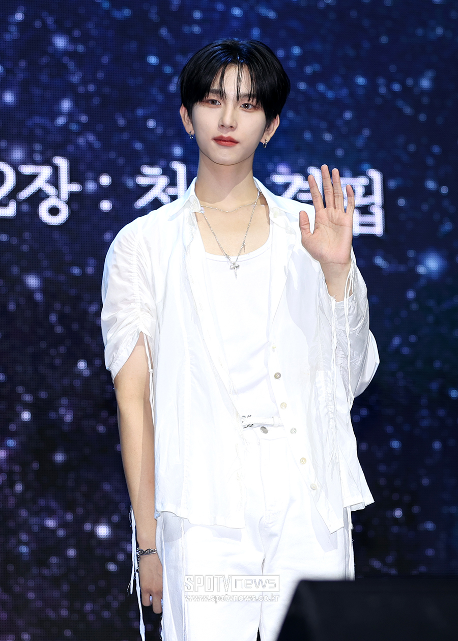 [포토S] 이펙스 백승, '화이트 패션이 찰떡'
