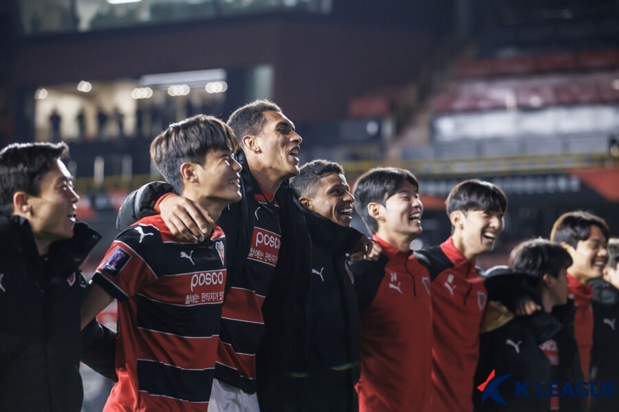 ▲ 포항 스틸러스가 2024-25 아시아 축구연맹 챔피언스리그 엘리트(ACLE) 4차전에서 산둥 타이산을 4-2로 꺾었다. 정재희, 완델손, 조르지, 오베르단이 골맛을 봤다. ⓒ한국프로축구연맹
