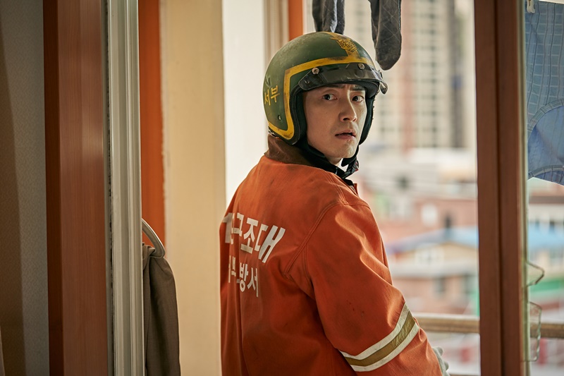 '소방관' 이준혁 "몸에 불 붙는 장면 직접 촬영, 어릴 때 화상 공포 극복"