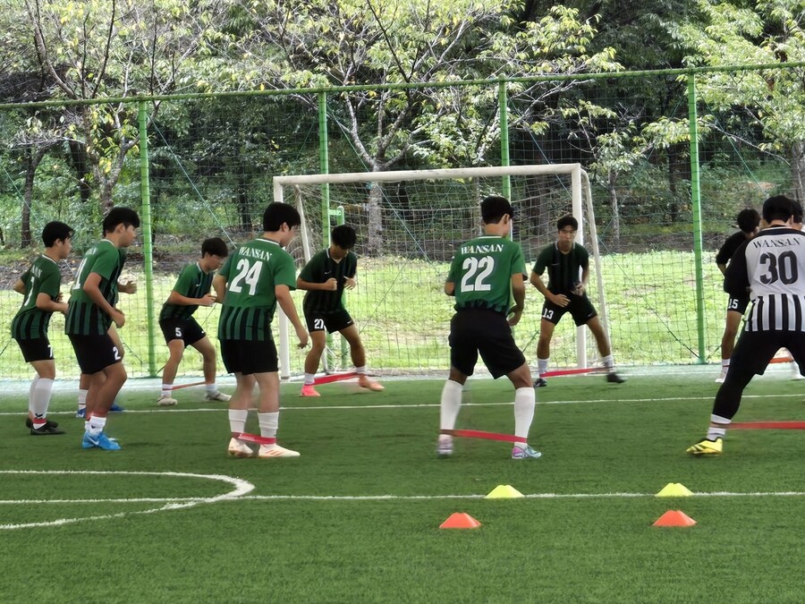▲ 전북 전주 완산고등학교는 울산시교육청이 주관한 제17회 전국학교스포츠클럽 축전 축구대회에서 우승을 차지했다고 8일에 밝혔다. 완산고는 이번 대회 우승으로 무려 10년 만의 정상 탈환에 성공했으며, 고교 축구 명가임을 다시 한번 입증했다.  ⓒ완산고 제공