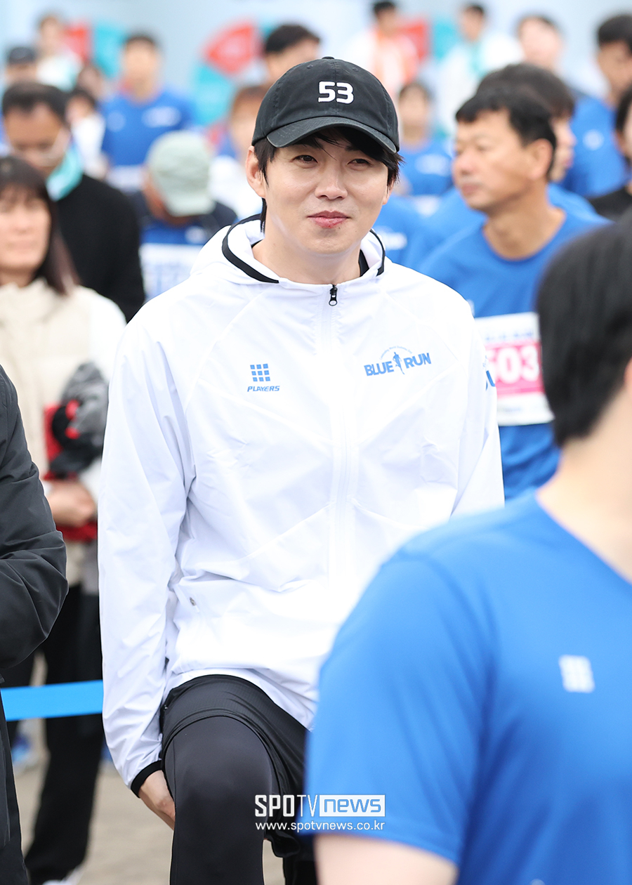 [블루런] '현역 시절 그대로' 자기관리의 신도 놀란 푸른 물결…이대형 해설위원 "나도 더 열심히 관리해야"
