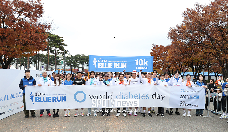 ▲ 블루런 10km 출발을 알리는 참가자들. 이영표와 션은 10km를 뛰었다. ⓒ곽혜미 기자