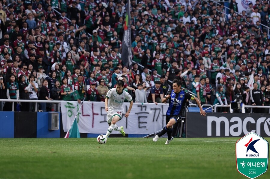 ▲ 10일 오후 인천축구전용경기장에서 하나은행 K리그1 2024 37라운드가 열렸다. 인천 유나이티드가 지면 다이렉트 강등이 확정될 수도 있던 상황. 인천은 끝내 위기를 탈출하지 못했다. 대전하나시티즌에 1-2로 지면서 창단 처음 2부리그로 내려간다. 대전은 잔류를 확정했다.  ⓒ 한국프로축구연맹