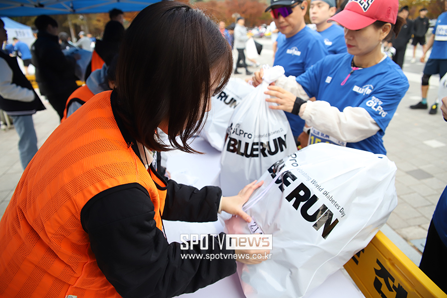 [포토S] 위아런 러닝 크루, '블루런 with 정관장 GLPro' 뜻깊은 봉사활동