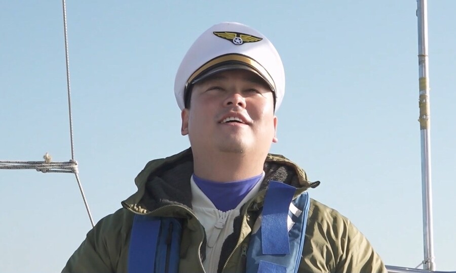 '턱선 실종' 이장우, 첫 단독 바다 항해…'가루왕자' 선상 먹방('나혼산')