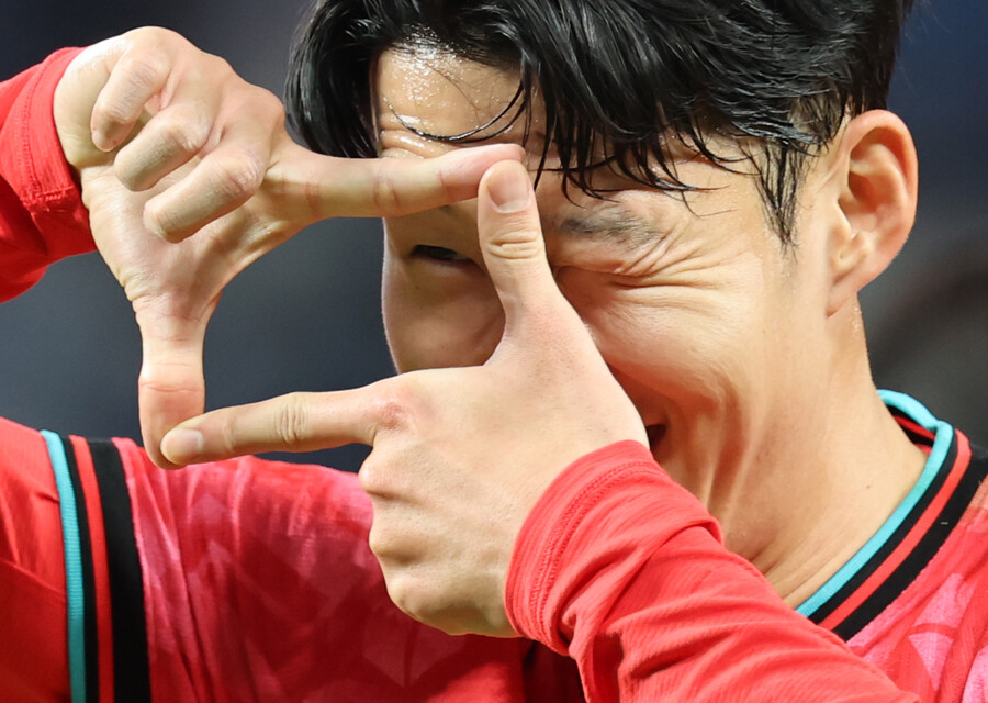 [A매치 REVIEW] 한국 미쳤다! '손흥민 50호골' 한국, 쿠웨이트에 3-1 완승...A매치 4연승 폭풍 질주