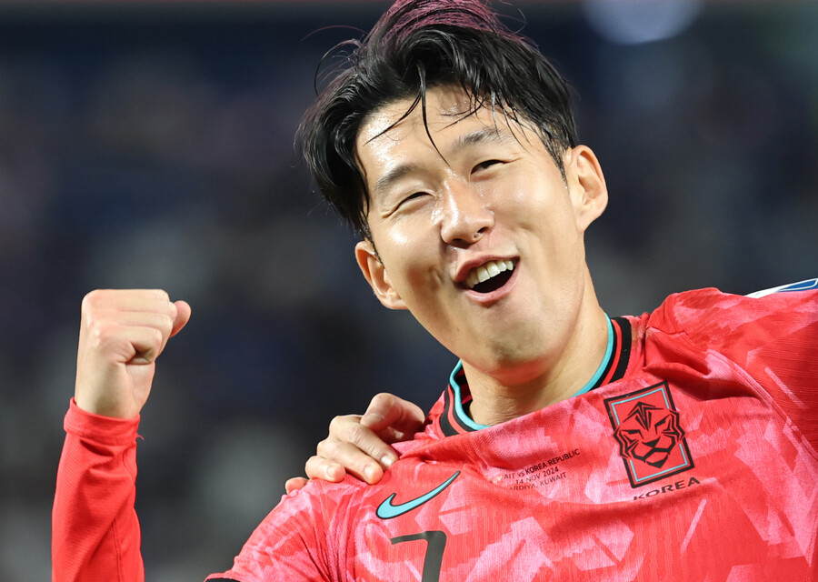▲ 14일 오후(현지시간) 쿠웨이트 자베르 알 아흐메드 국제 경기장에서 열린 2026 북중미 월드컵 아시아지역 3차 예선 B조 5차전 한국과 쿠웨이트의 경기. 대한민국 손흥민이 페널티킥을 성공시킨 뒤 기뻐하고 있다. ⓒ연합뉴스