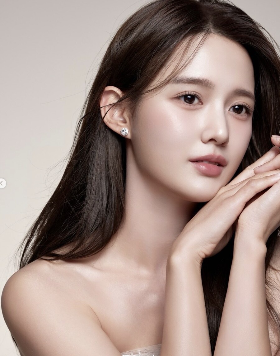'5월의 신부' 남보라, 손흥민 닮은 예비신랑과 웨딩화보 공개