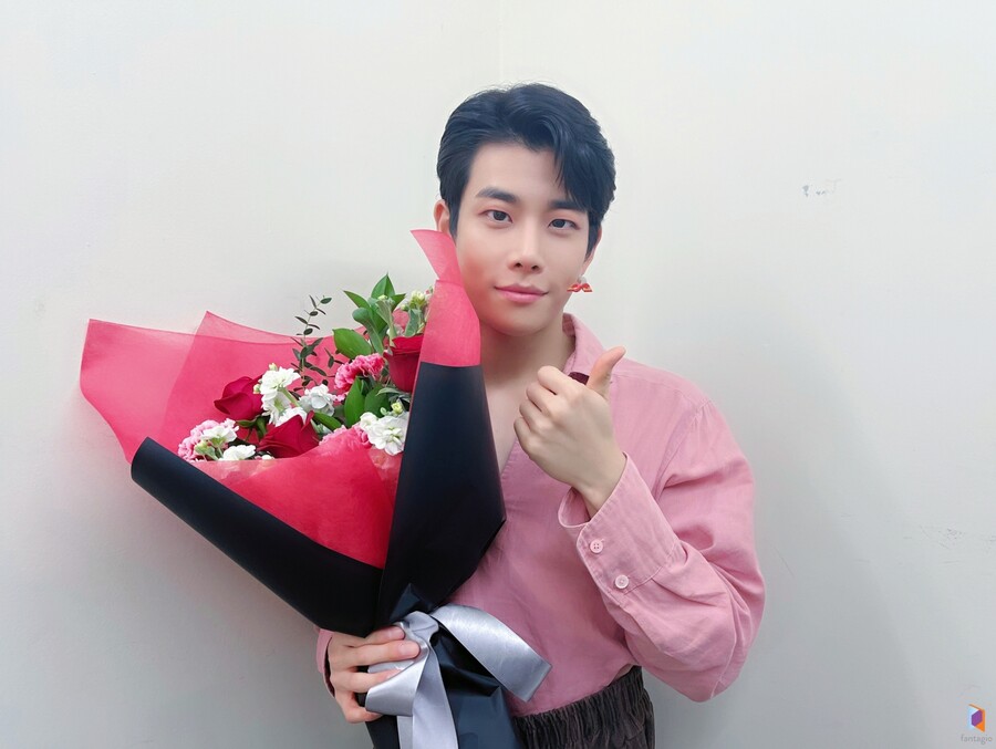 아스트로 MJ, 뮤지컬 '조로' 2개월 여정 마무리 "응원 감사…더 성장하겠다"