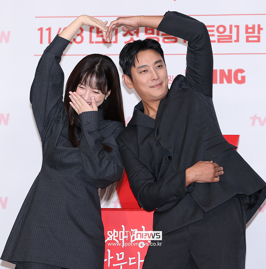 [포토S] 정유미-주지훈, 힘겨운 하트 만들기