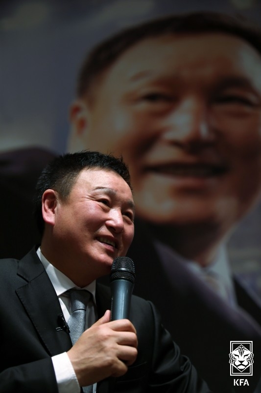 ▲ 허정무 전 축구대표팀 감독이 차기 대한축구협회장 선거 출마를 가장 먼저 알렸다. 차기 협회장 선거는 내년 1월 8일 열린다. 선거운영위원회는 12월 12일까지 구성될 예정이다. 12월 25일부터 사흘간 후보자 등록 기간이며, 새해 1월 8일 선거를 치른다. 새 회장의 임기는 선거 이후인 1월 22일 정기총회부터 시작된다. ⓒ대한축구협회