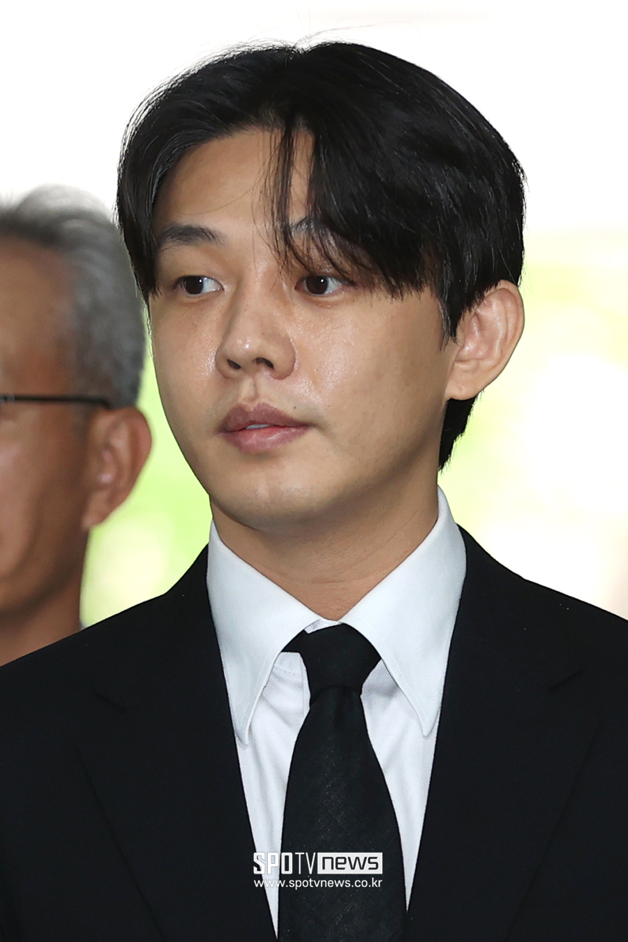 유아인 측 "재판 중 부친상, 평생 죄책감…이보다 큰 벌 어딨나" 선처 호소