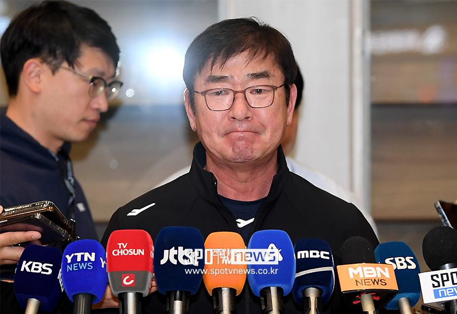 냉혹한 현실 마주한 韓 야구, 류중일 감독 “교류전 많이 해야 한다” 목소리 높였다