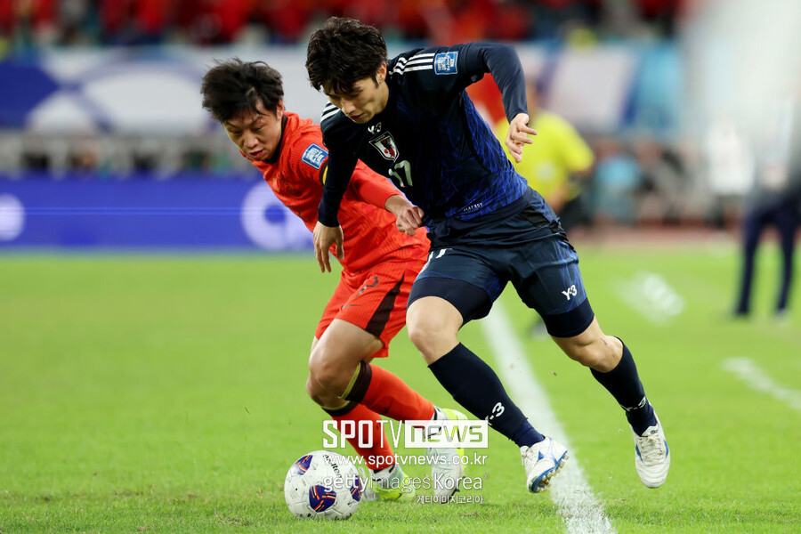 ▲ 일본은 19일 중국 샤먼의 샤먼 스타디움에서 열린 2026 북중미월드컵 아시아 3차 예선 조별리그 C조 6차전 중국과 원정경기서 3-1로 이겼다. 직전 맞대결서 7-0으로 압도적인 승리를 챙긴 일본이 이날 원정에서도 기분 좋은 승리를 챙겼다. 일본은 이날 승리로 5승 1무로 무패 행진을 달리며 C조 1위를 유지했다. 중국은 이날 패배로 2승 4패를 기록하며 조 4위에 머물렀다.