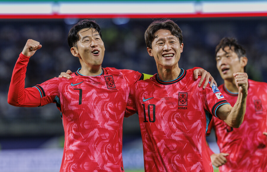 ▲ 한국이 전반 13분 만에 충격적인 실점을 했다. 최후방 수비수 김민재의 역대급 실수였다. 그러나 한국에는 '캡틴' 손흥민이 있었다. 홍명보호는 19일 오후 11시(한국시간) 요르단 암만의 암만 국제 경기장에서 열린 ‘2026 국제축구연맹(FIFA) 북중미월드컵’ 아시아지역 3차예선 B조 6차전에서 팔레스타인을 만나 1-1로 팽팽하게 싸웠다. ⓒ연합뉴스